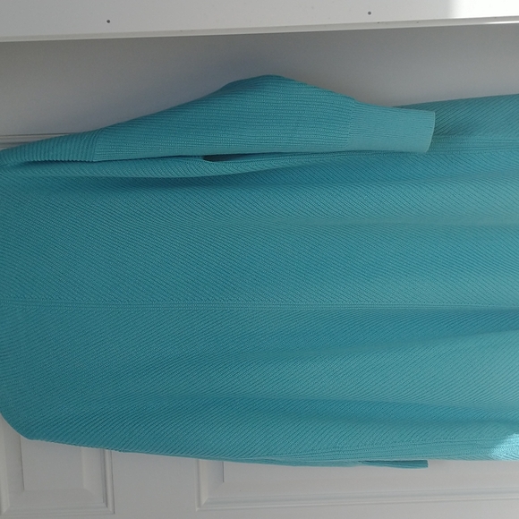 COPY - LL BEAN women's off the shoulder sweater - Picture 2 of 3